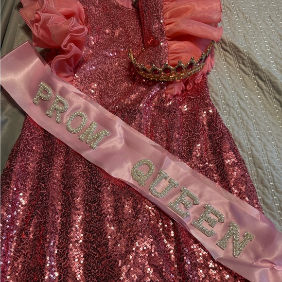 Barbie 80’s Prom Queen - Picture 2 of 5